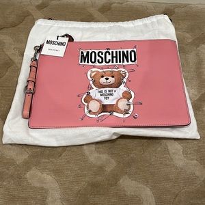 NWOT Moschino Teddy Medium Clutch